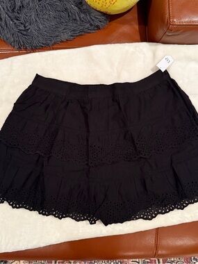 GAP Black Eyelet Tiered Skort